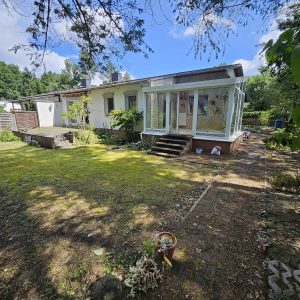 Charmanter Bungalow als Doppelhaus mit unverbautem Gartenblick in Stahnsdorf