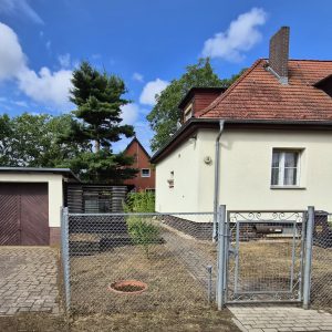 Charmante Doppelhaushälfte mit großem Grundstück Doppelgarage und viel Potenzial in begehrter Lage von Teltow