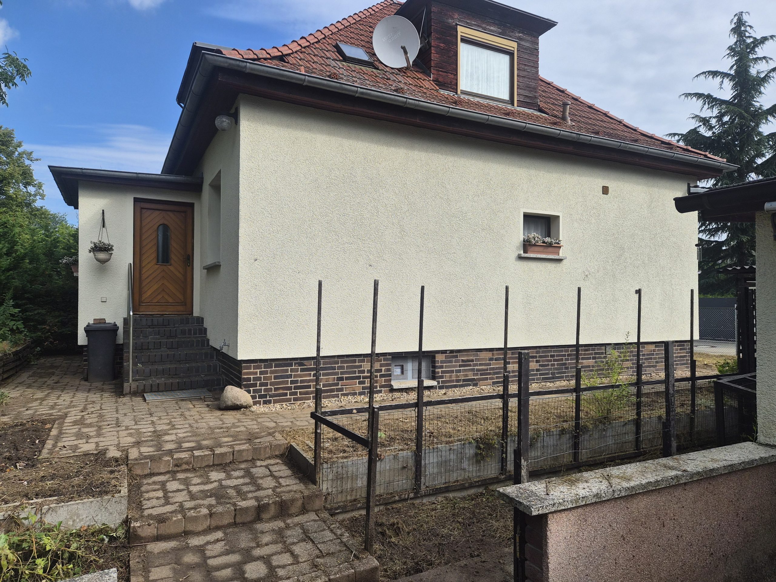 Charmante Doppelhaushälfte mit großem Grundstück Doppelgarage und viel Potenzial in begehrter Lage von Teltow – Bild 2
